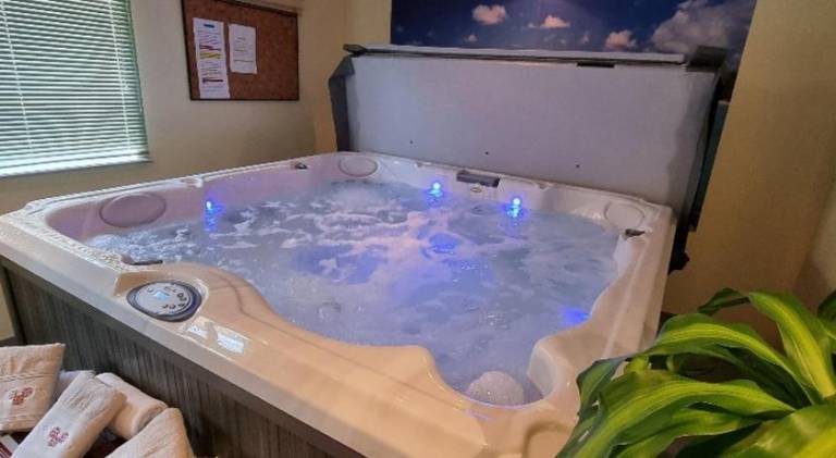 Lovely rental apartment with jacuzzi | Pet-friendly — photo 4