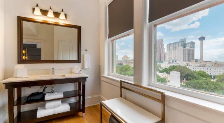 Hotel Gibbs Downtown Riverwalk — photo 4