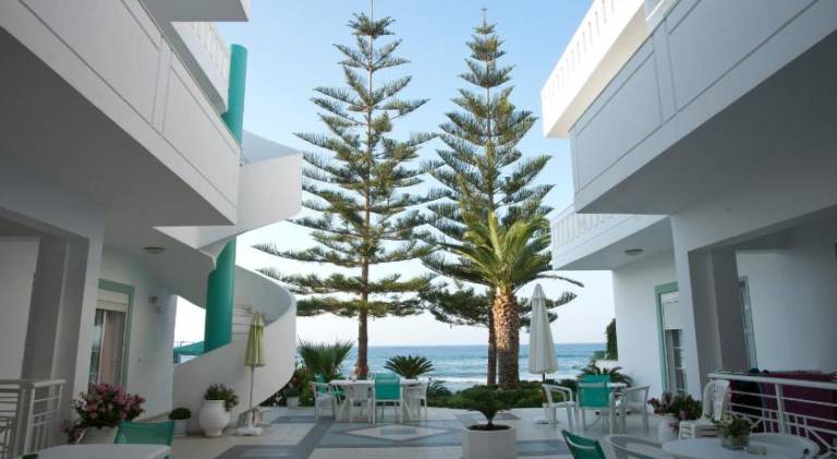 Serviced apartment with terrace & garden | Next to the beach | Pets are welcome in Chania