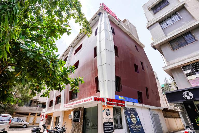 FabHotel Vrundavan Parle Point Umra Gam Athwa