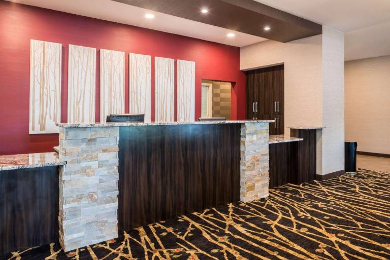 Ramada by Wyndham Grand Forks — photo 5
