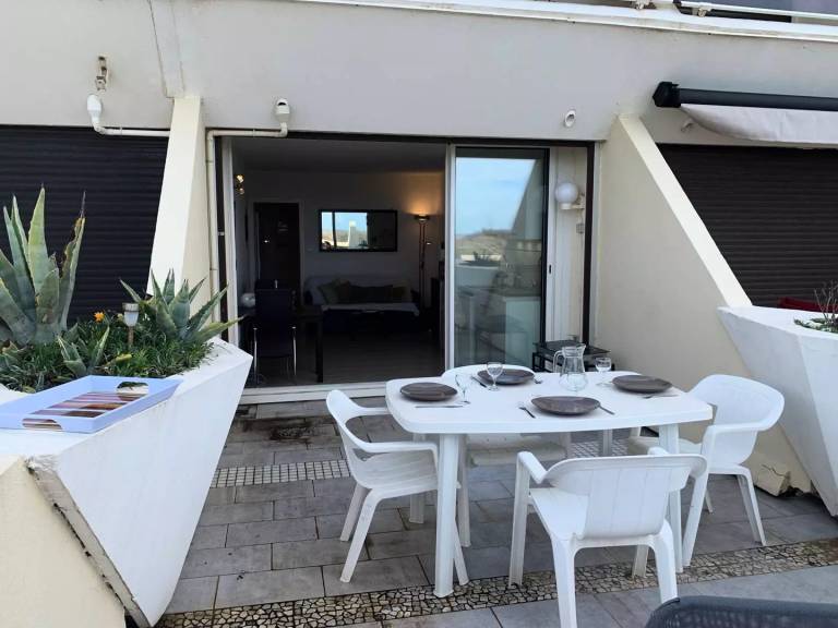 Holiday apartment with terrace & garden — photo 2