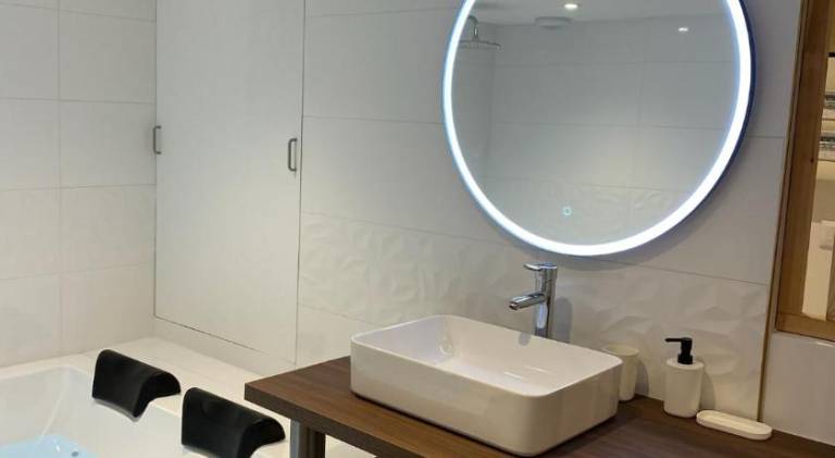 Rental apartment with hot tub — photo 2