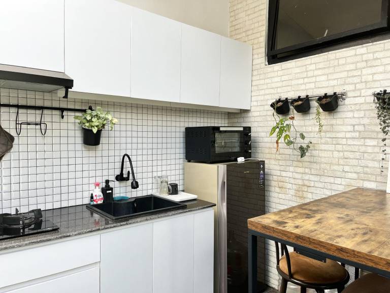Family-oriented lovely house with yard, terrace & private pool | Suitable for remote work | Pets are welcome — photo 3