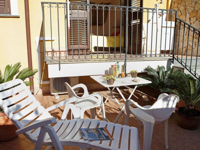 Apartment with terrace & BBQ in Riposto