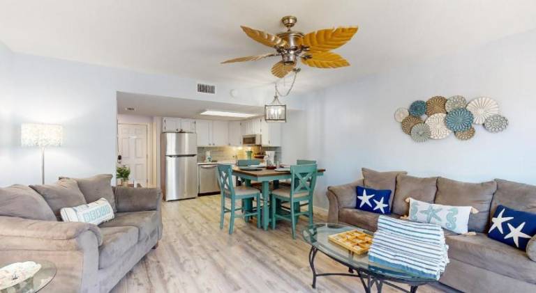 Apartment with pool — photo 3