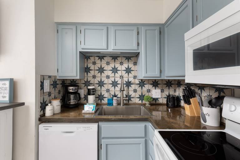 3 Mi to Miramar Beach! Chic Condo w/ Pool Access — photo 2
