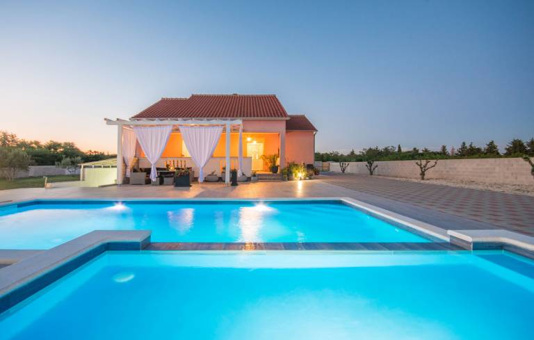 Villa  Tinj