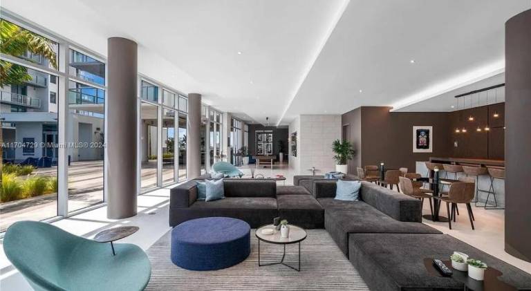 Luxury Penthouse Water Views Massive Terrace — photo 3