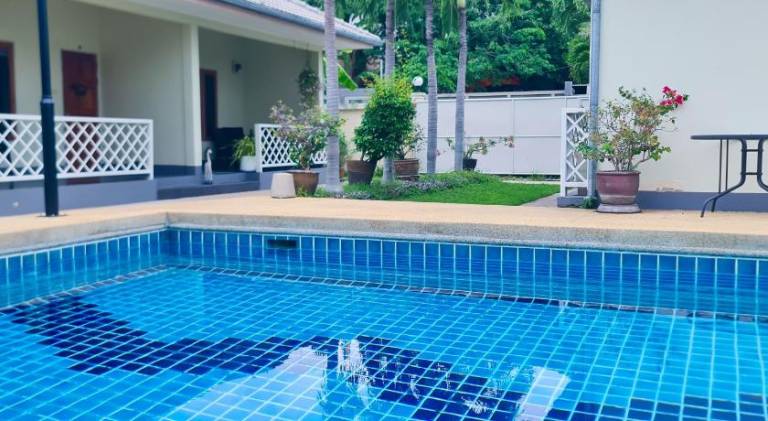 Holiday apartment with pool — photo 4