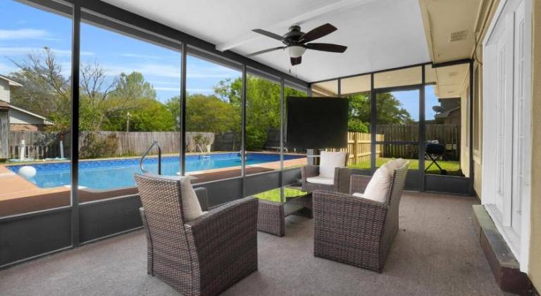 Ample house with pool | Pets are welcome in Montgomery