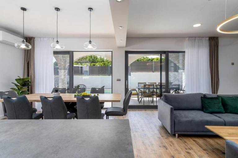 Fully equipped nice vacation home with private pool, patio & jacuzzi | Panoramic view | Dogs allowed — photo 3