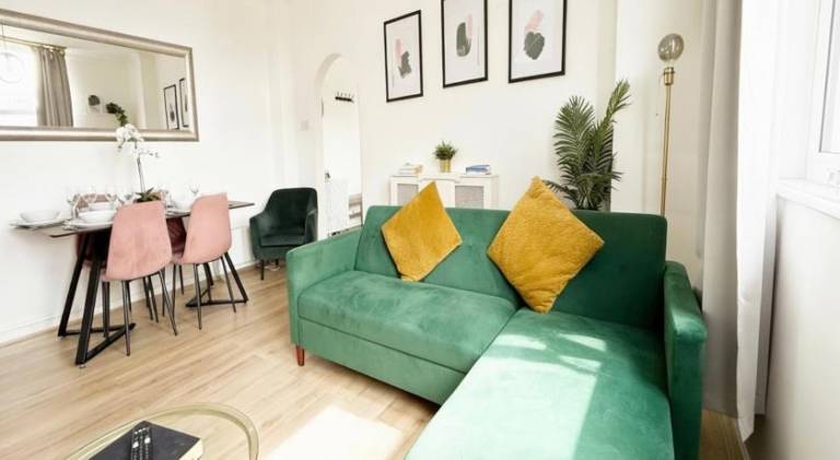 Rental apartment with pool | Next to British Airways i360 — photo 3