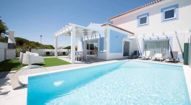 Villa with patio, yard & barbeque | Close to the beach | Pets allowed in Sines