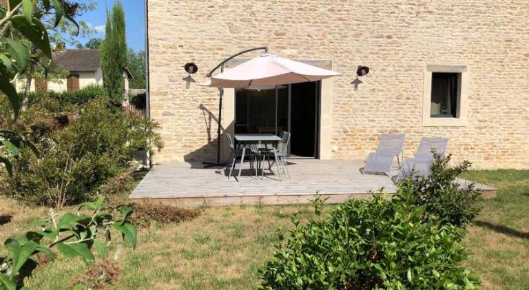 Rental apartment with yard & terrace — photo 4