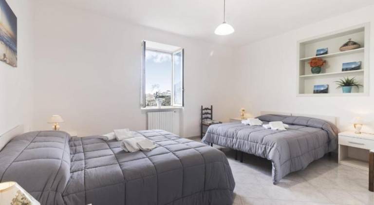 Holiday apartment with 2 rooms for 6 persons — photo 2