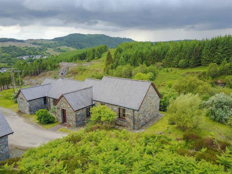 House with yard in Lochgilphead