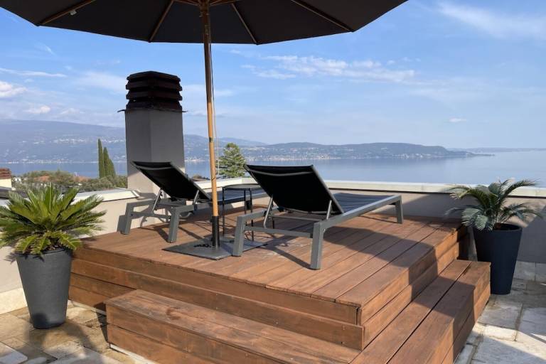 Vacation home with yard, terrace & BBQ in Toscolano Maderno