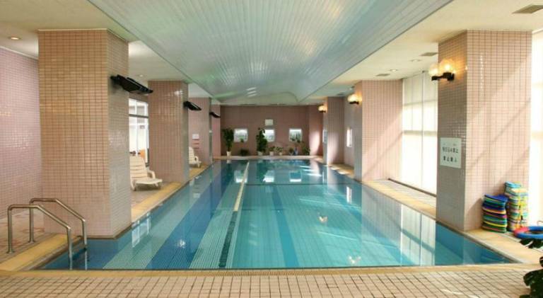 Serviced apartment with garden, terrace & pool | Pets allowed — photo 2