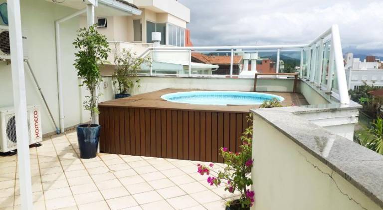 Apartment with pool — photo 3
