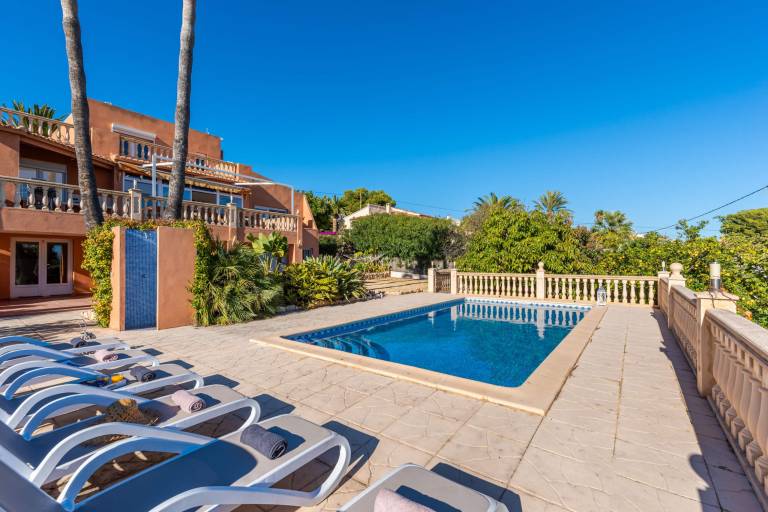 Fully equipped nice villa with patio, yard & private pool | Dogs allowed — photo 3