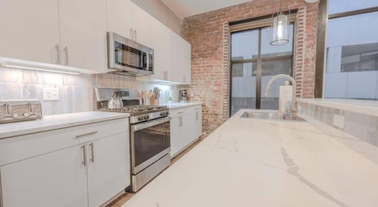 Fully equipped charming rental apartment | Near Faneuil Hall | Perfect for remote work | Dogs allowed — photo 5