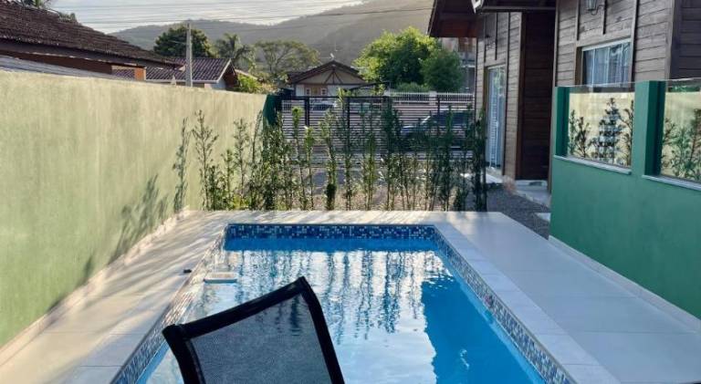 Chalet with pool & grill in Bombinhas