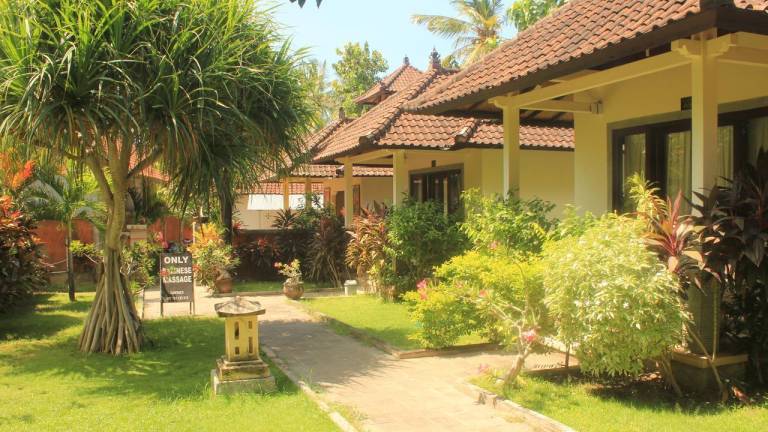 Charming bungalow with terrace & yard | Pet-friendly in Karangasem