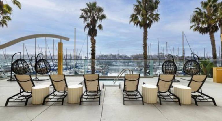 Holiday apartment with pool & hot tub in Marina, CA