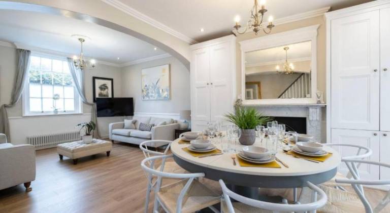 Vacation home with 2 rooms for 7 persons in Cheltenham
