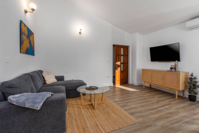 Apartment with BBQ, garden & terrace — photo 3