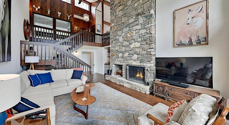 Big vacation home with pool & hot tub | Dogs allowed — photo 3