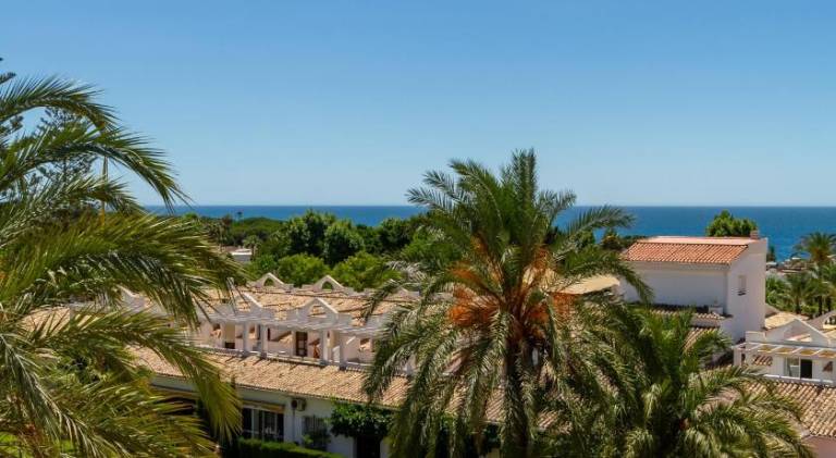 Golden Mile Lux Sea View Suite with Balcony — photo 5