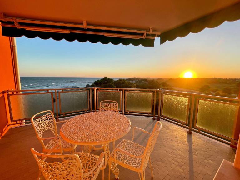 Wonderful beachfront apartment-Beahost — photo 4