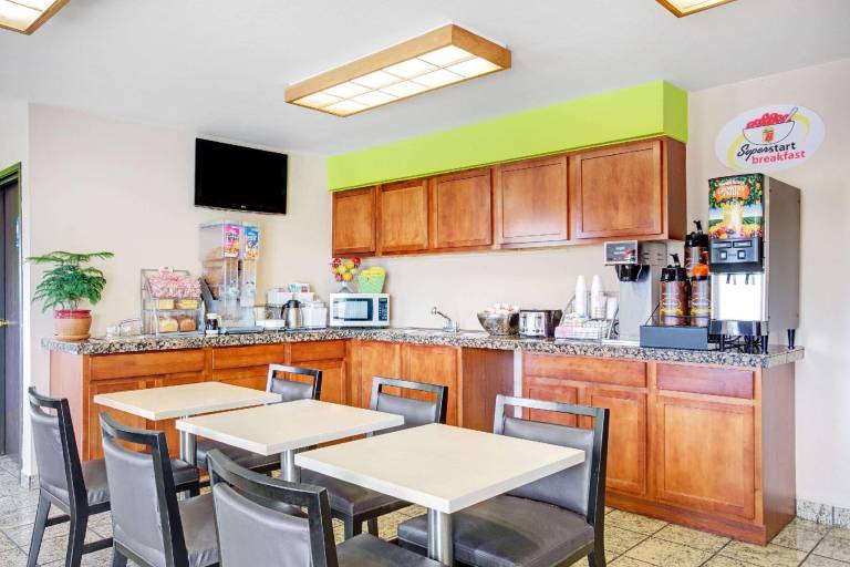 Super 8 By Wyndham Casa Grande — photo 3