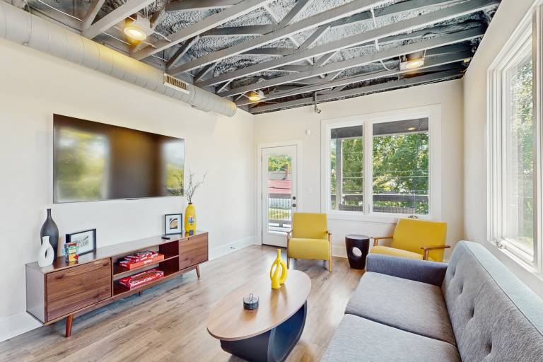 Walkable Gem! Dtwn Chattanooga Base w/ Balcony — photo 5