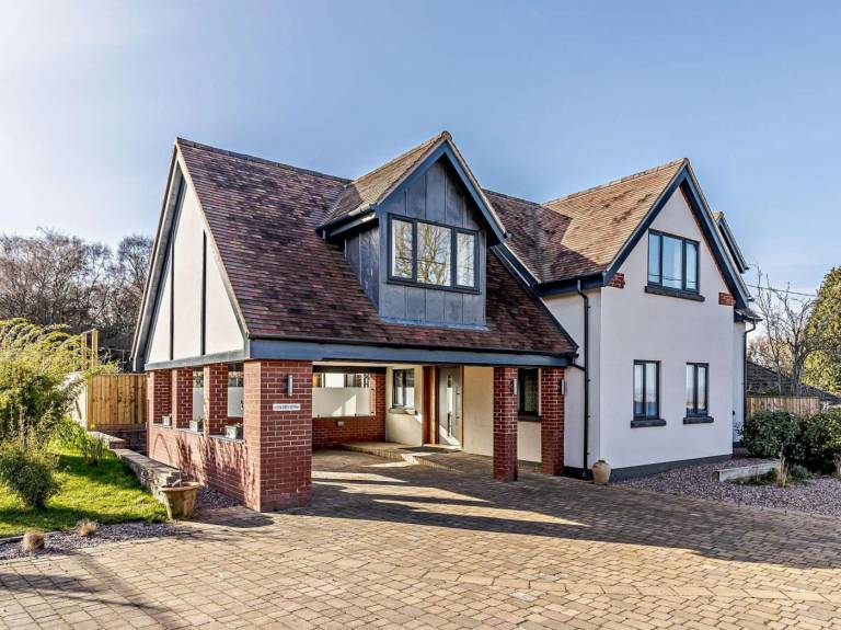 Fully equipped cottage with barbecue, garden & hot tub | Pet-friendly — photo 2