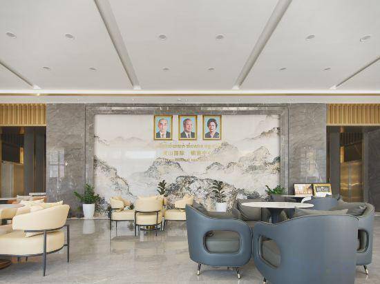 ALL IN LIGHT LUXURY HOTEL — photo 3
