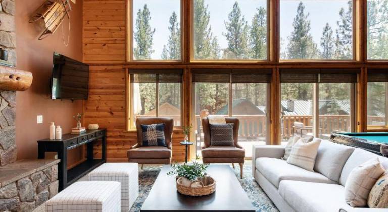 Bernard by AvantStay Luxurious Cabin in Big Bear w Hot Tub Pool Table — photo 3