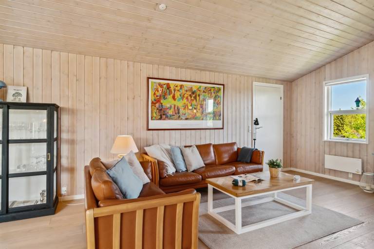 Child-friendly vacation home with hot tub, barbecue & terrace | Dogs allowed — photo 3