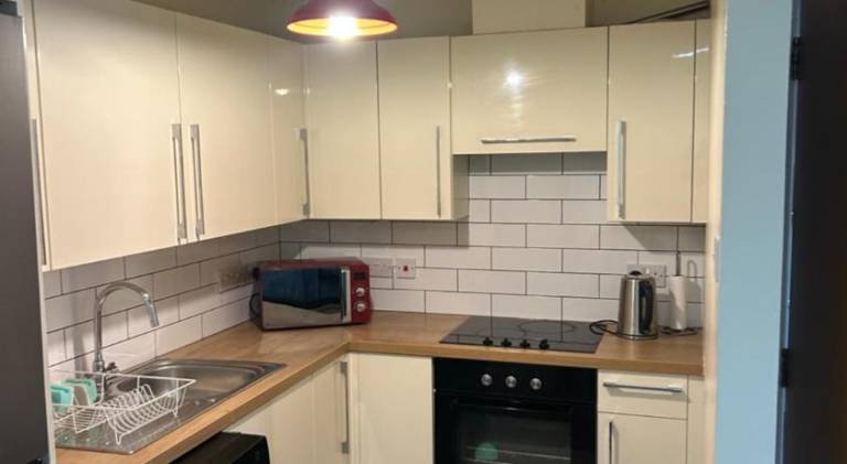 New prime 2 bed 2 bathroom spacious city center apartment with free secure parking — photo 5