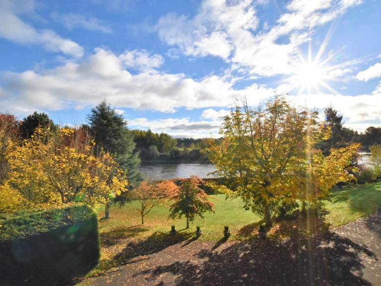 Fully equipped cottage with yard & hot tub | Water view | Pet-friendly — photo 2