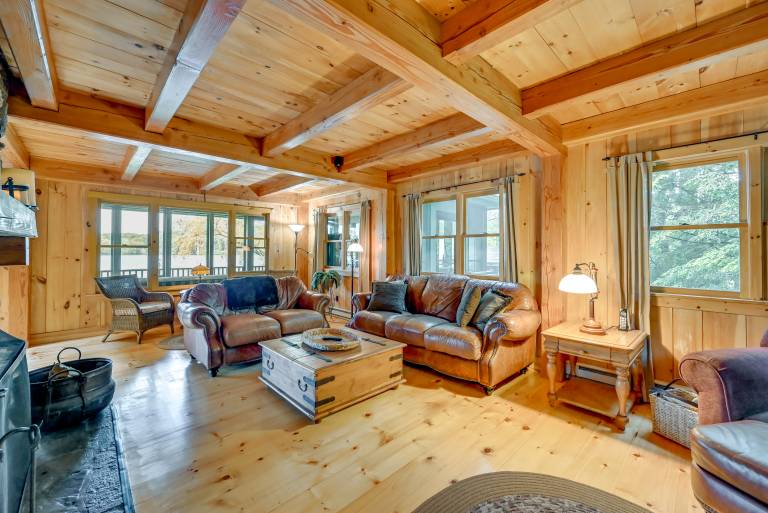 Lakefront Westhampton Cabin w/ Beach + Kayaks! — photo 3