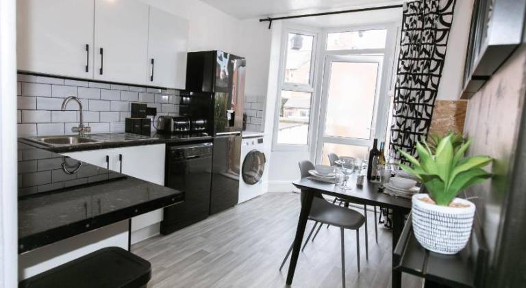 Central Apt Sleeps 6, Parking, Smart TV, Garden, Contact For Discounted Prices — photo 3