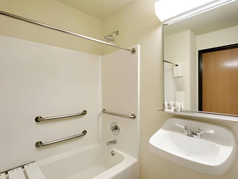 Pinedale Hotel & Suites — photo 2