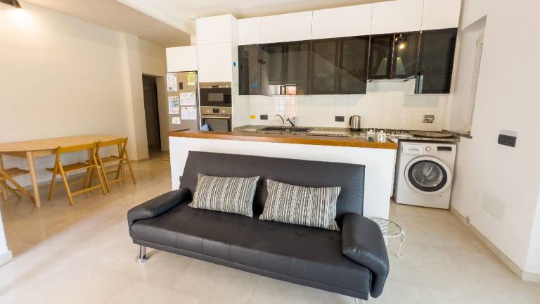 Rental apartment with garden & grill in Oristano