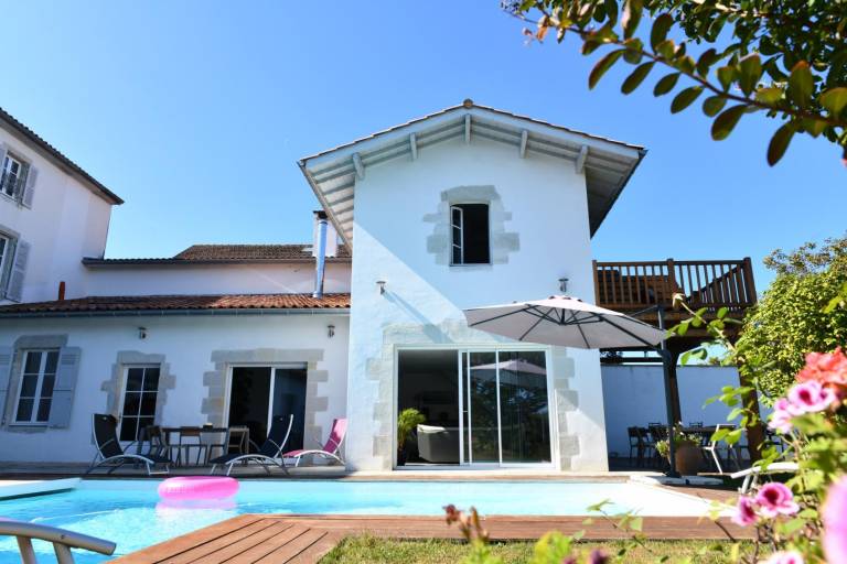 Gite with terrace, pool & garden in Dax