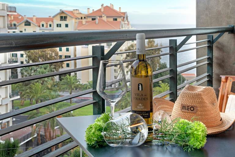 Apartment 'Seaside Escape' with Sea View, Balconies & Wi-Fi — photo 2