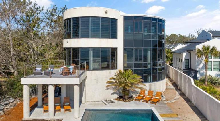 House with pool — photo 5