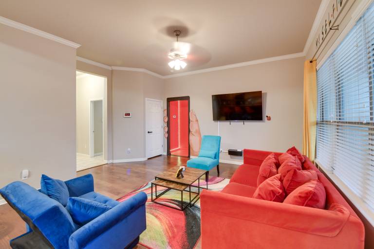 Temple Retreat: Game Room & Deck, Pets Welcome — photo 4